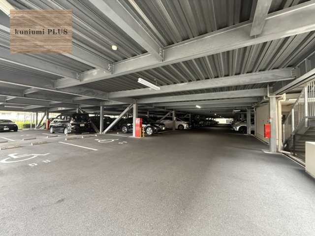 セントプレイス大阪ウィスタリアコートの駐車場