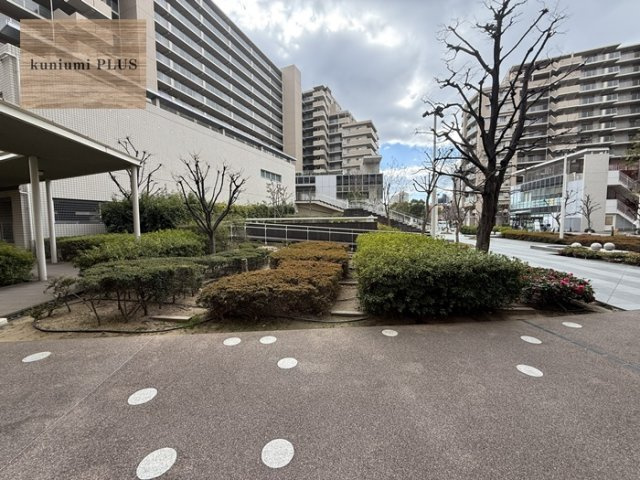 セントプレイス大阪ウィスタリアコートの中庭