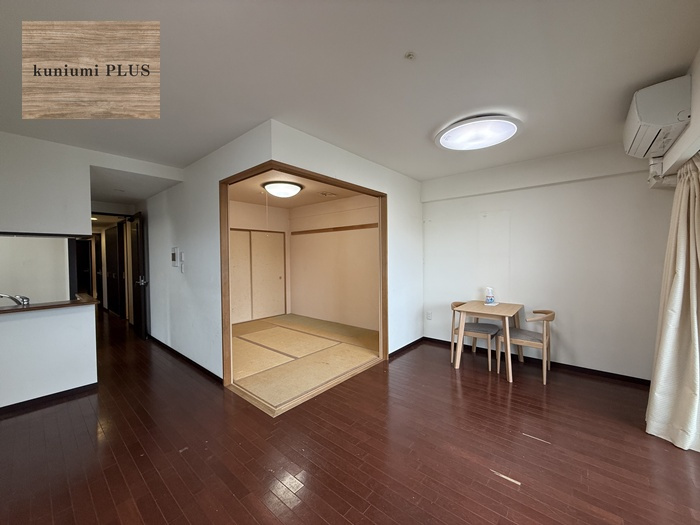 セントプレイス大阪ウィスタリアコートの居間・リビング