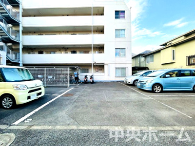 【駐車場】 | アイビハイツ柴又 | 【敷地内駐車場】最新の空き状況や費用などの詳細は担当スタッフまでお問い合わせください。