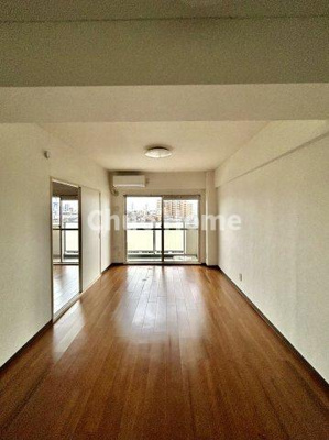 【居間・リビング】 | アイビハイツ柴又 | 【リビングダイニング】一日の中で多くの時間を過すことになるリビングダイニングだからこそ、いつも穏やかな空間であることが必然。爽やかな通風と採光を存分に感じる事が出来る空間です。