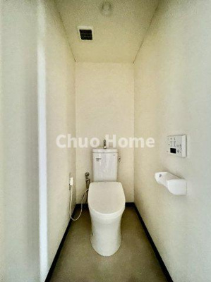 【トイレ】 | アイビハイツ柴又 | 【トイレ】 温水洗浄便座機能付きトイレ。温水洗浄便座は清潔にお使いいただくための大切なアイテムです。