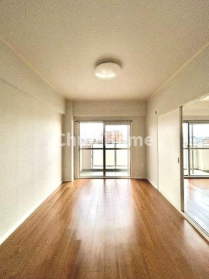 【洋室】 | アイビハイツ柴又 | 【洋室】快適に過ごす条件は、一人ひとり違います。だからこそ飾り過ぎないシンプルな内装と偏り過ぎないデザインで統一しております。居住していく中でオーナー様だけの【マイホーム】に創り上げて下さい