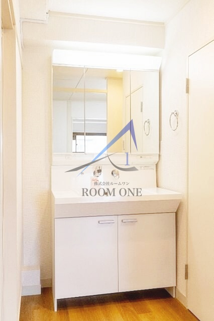 マルセンビルの洗面所|独立洗面台です。