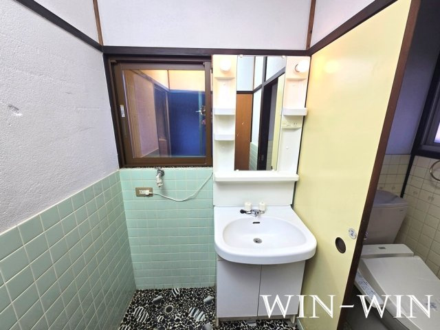 草間町戸建の独立洗面台
