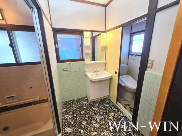 草間町戸建の洗面所