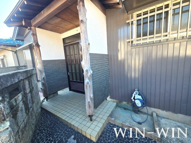 草間町戸建のエントランス