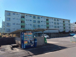 【外観】 | 上中里団地6号棟 | 棟と棟の間隔が広く開放感があります。