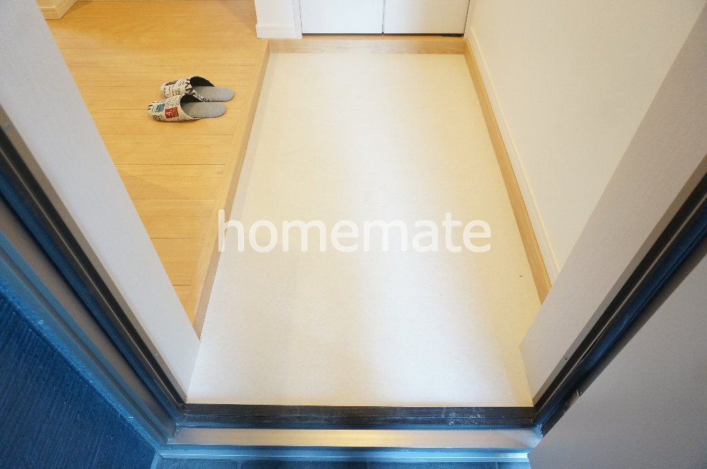 熊本市中央区黒髪１丁目のアパートの玄関