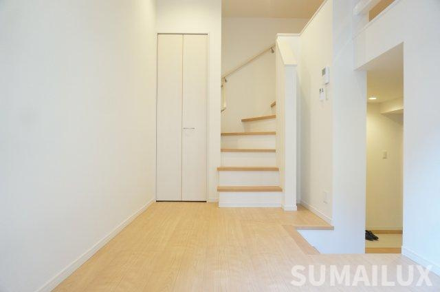 熊本市中央区黒髪１丁目のアパートの居間・リビング