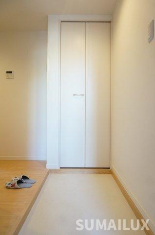 熊本市中央区黒髪１丁目のアパートの玄関