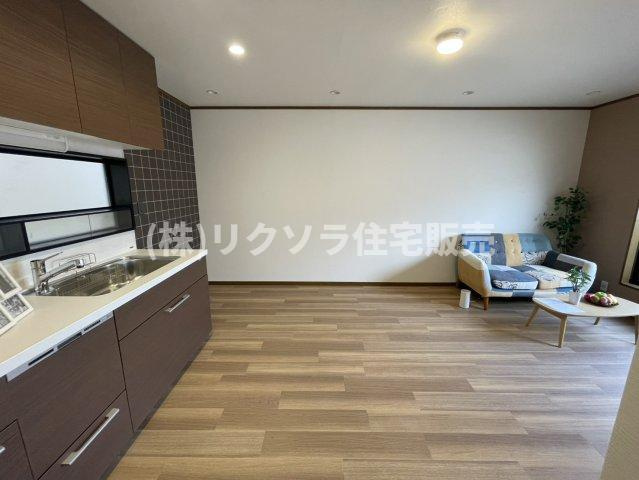高瀬町１丁目　中古一戸建てのキッチン|LDK13.5帖
■物件内覧・資金計画相談・住宅ローン相談、リフォーム相談、お問合せ受付中■
※当日・翌日のご内覧、ご相談はお電話でのお問合せがスムーズです！