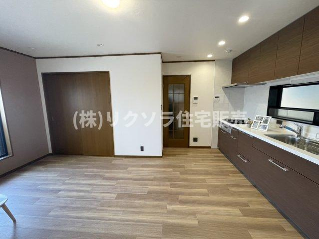 高瀬町１丁目　中古一戸建てのキッチン|LDK13.5帖
■物件内覧・資金計画相談・住宅ローン相談、リフォーム相談、お問合せ受付中■
※当日・翌日のご内覧、ご相談はお電話でのお問合せがスムーズです！