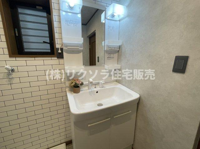 高瀬町１丁目　中古一戸建ての独立洗面台|■物件内覧・資金計画相談・住宅ローン相談、リフォーム相談、お問合せ受付中■
※当日・翌日のご内覧、ご相談はお電話でのお問合せがスムーズです！
