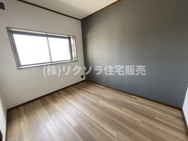 高瀬町１丁目　中古一戸建ての子供部屋|洋室4.5帖
■物件内覧・資金計画相談・住宅ローン相談、リフォーム相談、お問合せ受付中■
※当日・翌日のご内覧、ご相談はお電話でのお問合せがスムーズです！