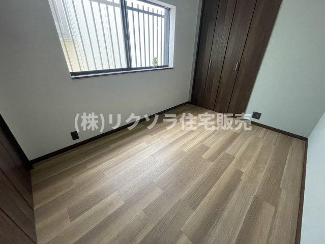 高瀬町１丁目　中古一戸建ての内装|洋室4.5帖
■物件内覧・資金計画相談・住宅ローン相談、リフォーム相談、お問合せ受付中■
※当日・翌日のご内覧、ご相談はお電話でのお問合せがスムーズです！