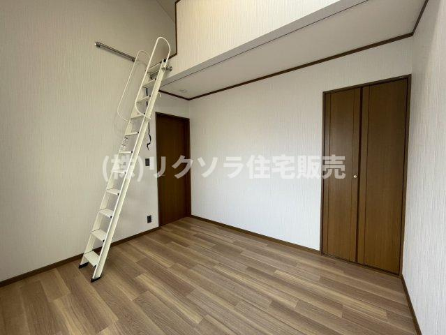高瀬町１丁目　中古一戸建ての寝室|洋室6.0帖
■物件内覧・資金計画相談・住宅ローン相談、リフォーム相談、お問合せ受付中■
※当日・翌日のご内覧、ご相談はお電話でのお問合せがスムーズです！