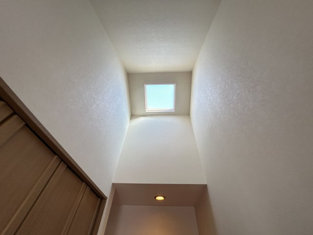 【設備】 | 浪花町売家 | トップライトから明るい陽射しが差し込みます