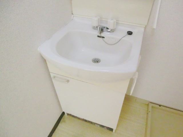 コーワエメラルドマンションの洗面所|独立洗面台。