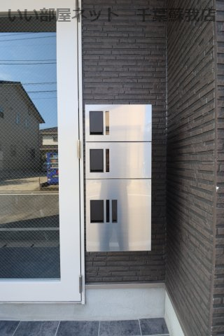 (仮称)ジーメゾン千葉村田町エベッラのエントランス|宅配ボックスがあると、自分の時間を有効活用できますね！