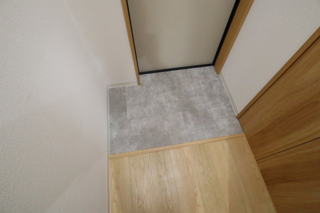 クレアール小綱町の玄関