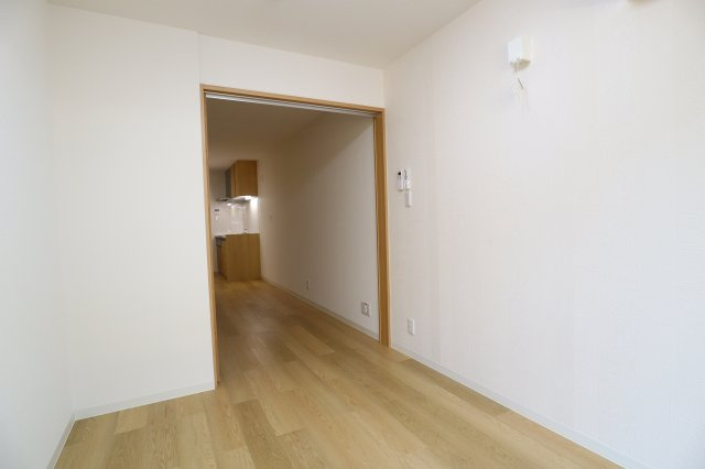 クレアール小綱町の洋室