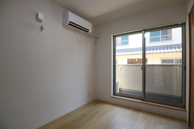 クレアール小綱町の洋室