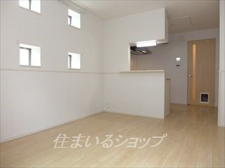 広島市安佐北区深川１丁目の賃貸マンションの居間・リビング|エアコン付き（LDKと寝室の２基）