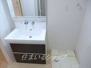 広島市安佐北区深川１丁目の賃貸マンションの洗面所|三面鏡付きシャンプードレッサー