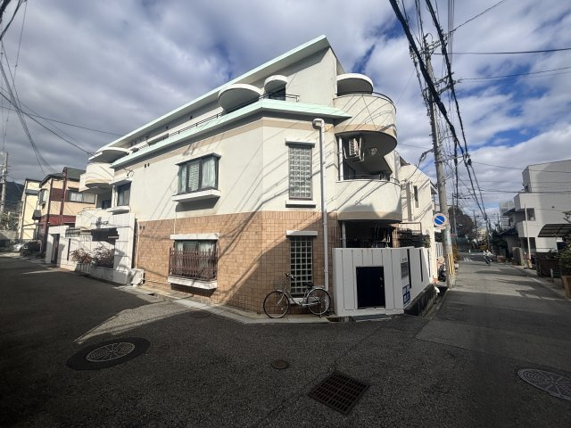 アクティ本山の外観