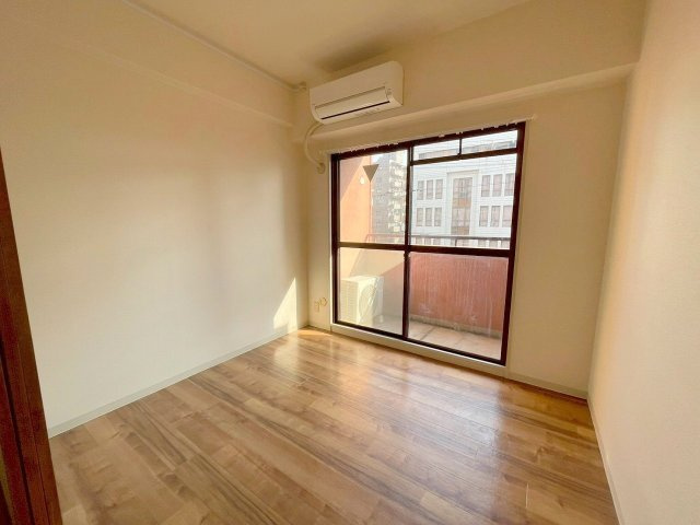 オークヒルズの洋室