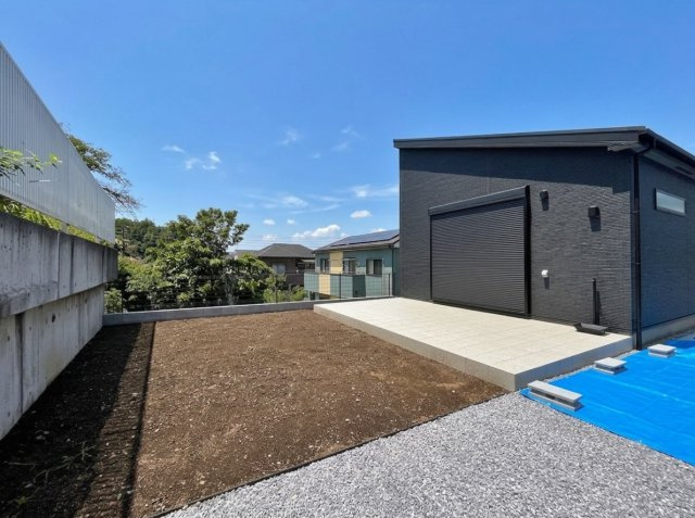 清瀬市中里2丁目 限定1棟の収納|ロフト
壁面には可愛いクロスを施しました♪♪