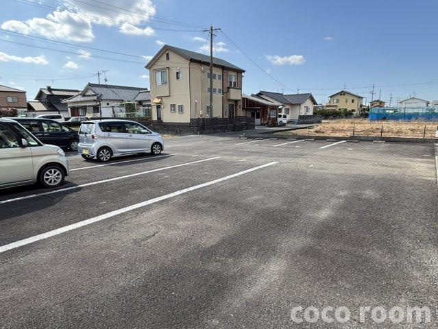 メゾンフィオーレⅡの駐車場