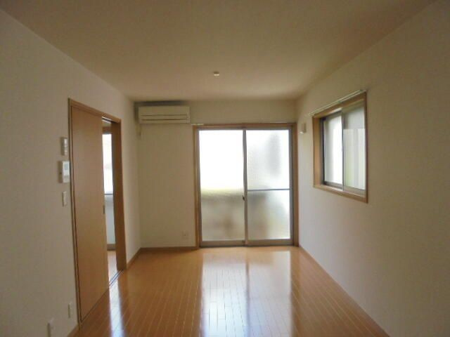 クリスタルアベニューの居間・リビング