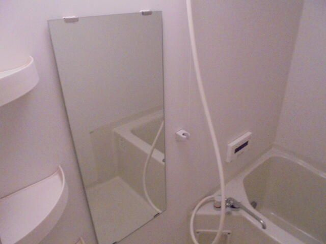 クリスタルアベニューの浴室