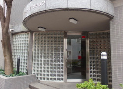 【エントランス】 | 東映市ヶ谷マンション | 落ち着いたエントランスです