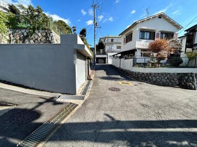 【前面道路含む現地写真】 | ■700万円値下げしました■茨木市北春日丘２丁目　建築条件なし土地