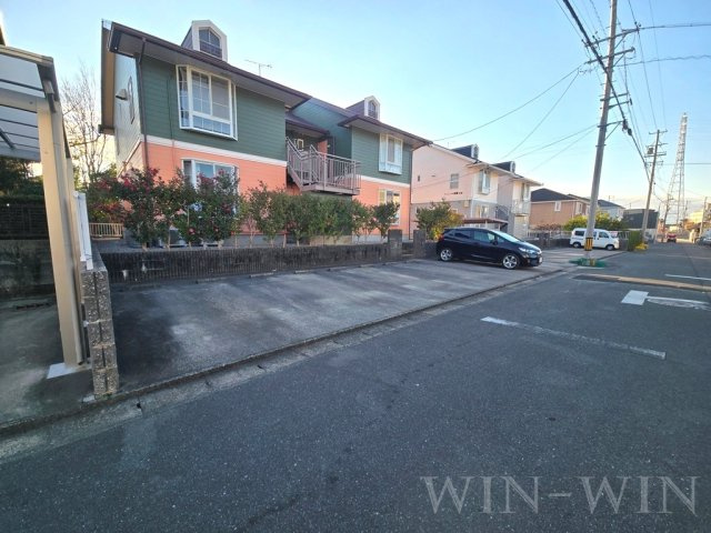 ファミール桜園 A棟の駐車場
