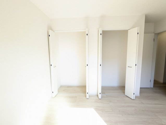 水戸市見川1期の収納|広々クローゼットがあり、お部屋をすっきりとお使いいただけます。