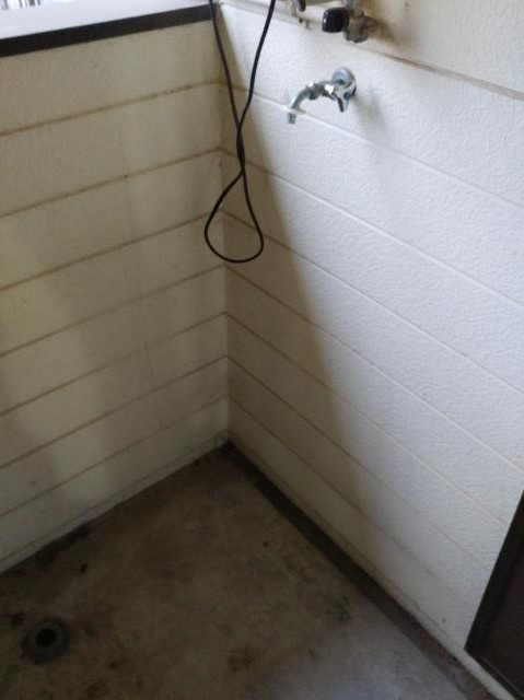 クレストのその他|洗濯機置き場（玄関外）