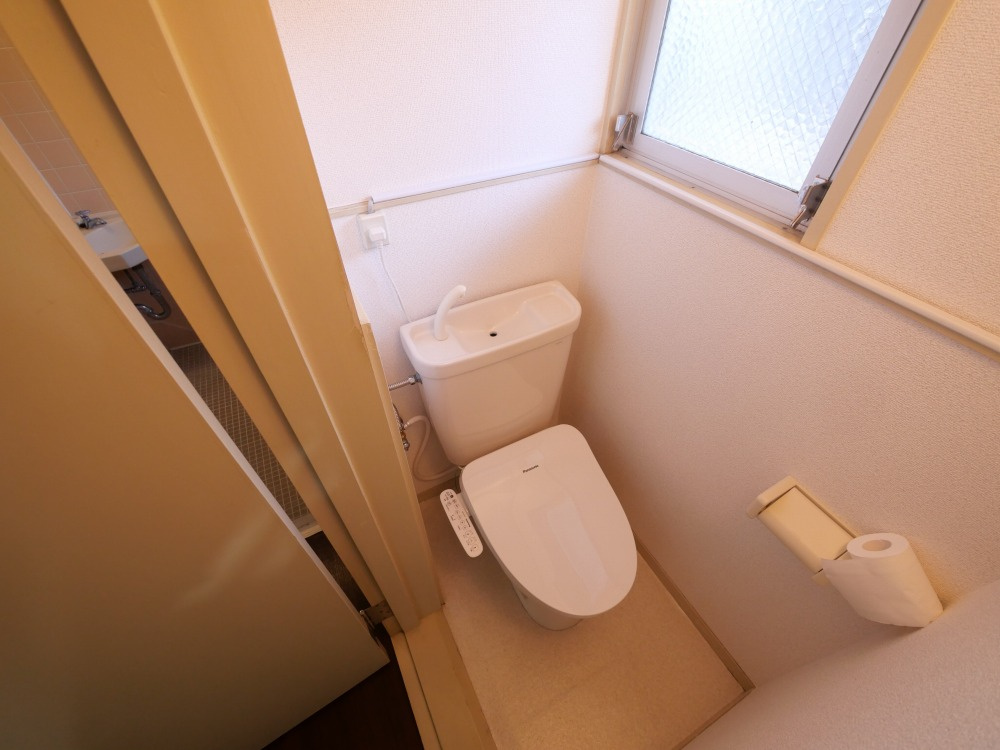 大阪市東住吉区湯里２丁目の賃貸マンションのトイレ