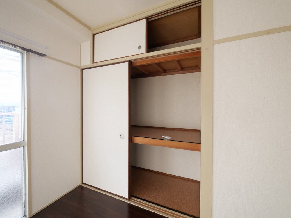 大阪市東住吉区湯里２丁目の賃貸マンションの収納