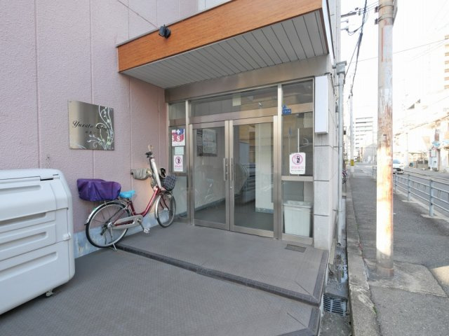 大阪市東住吉区湯里２丁目の賃貸マンションのエントランス