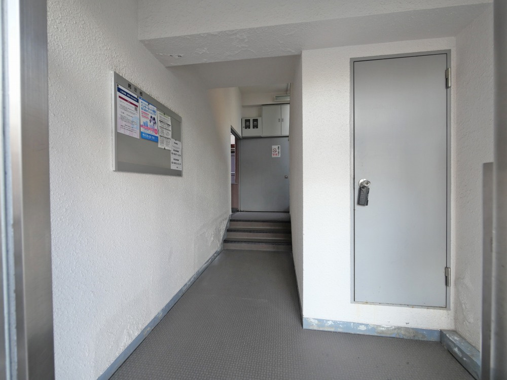 大阪市東住吉区湯里２丁目の賃貸マンションのロビー