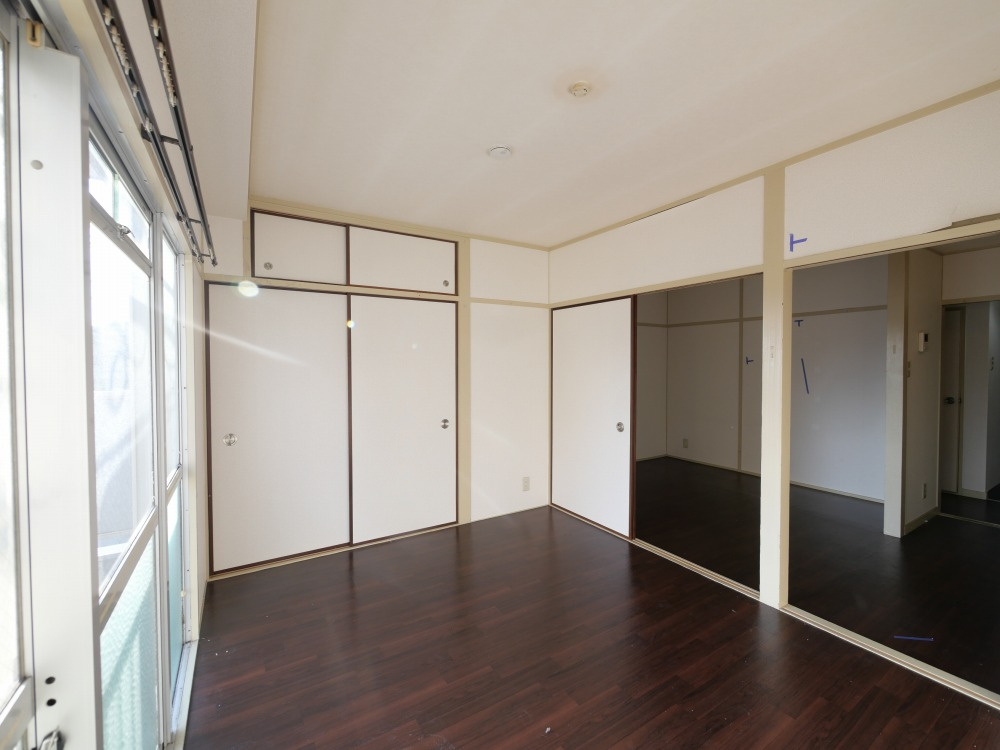 大阪市東住吉区湯里２丁目の賃貸マンションの居間・リビング