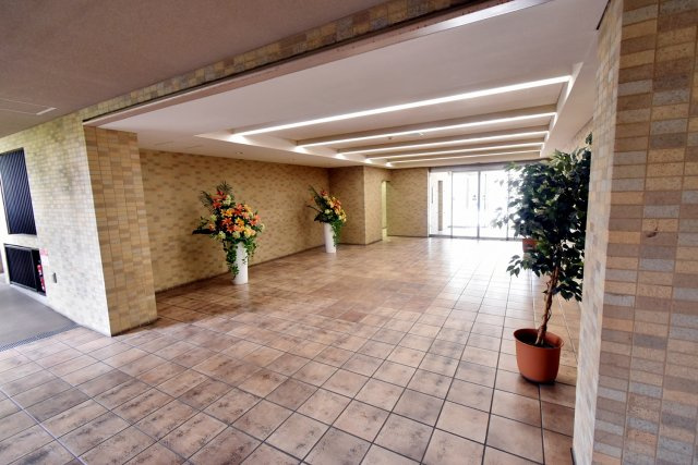 NTPRレジデンス甲子園四番町のロビー|豪華なロビー