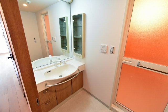 NTPRレジデンス甲子園四番町の洗面所|洗面室