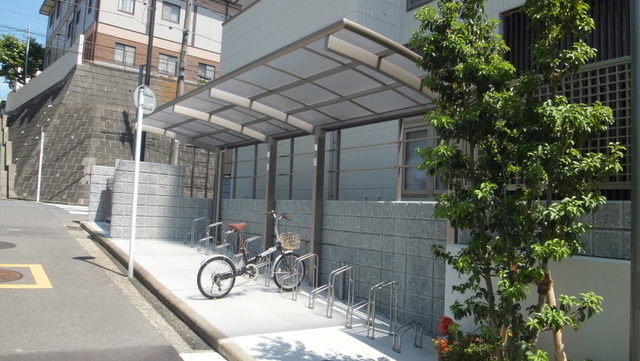 グリーン・ケイ東戸塚のその他共用部分|雨の日も安心　屋根付自転車置場