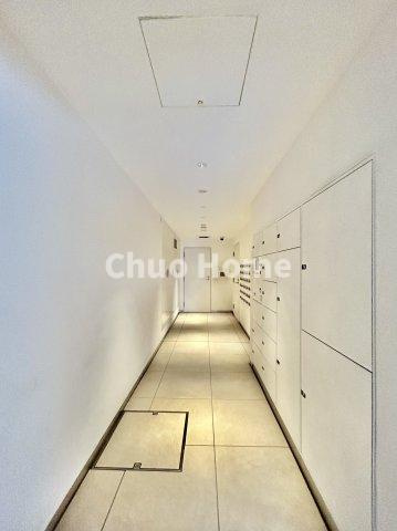 パークホームズ西葛西清新町の設備|【宅配ボックス】在宅時・不在時に関わらず、居住者の代わりに非対面で宅配物を受け取ってくれる便利な設備です。わかりやすくご説明致しますので見学時にはお部屋だけではなく共用部分もぜひチェックしてください。