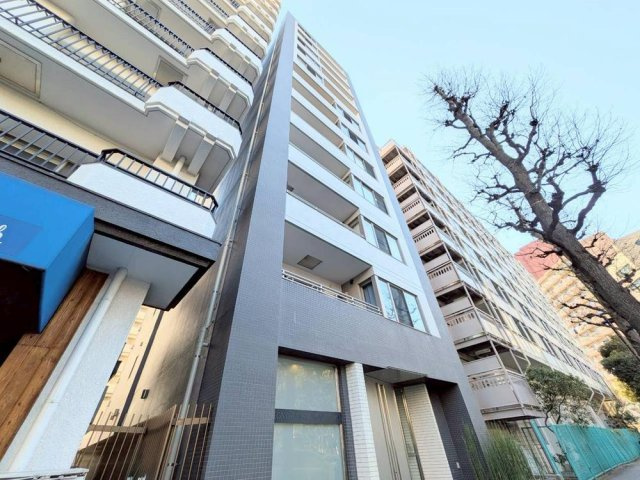 レグノ・ヴェール明石町の外観|平成１７年築・オートロック＆宅配ボックス付きマンション、レグノ・ヴェール明石町は即日現地案内可能となっておりますので、お気軽にお問い合わせください！